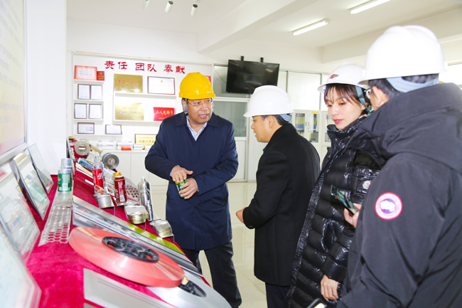 青島城投海發(fā)集團董事長鞠保軒等一行到萬基控股集團調研