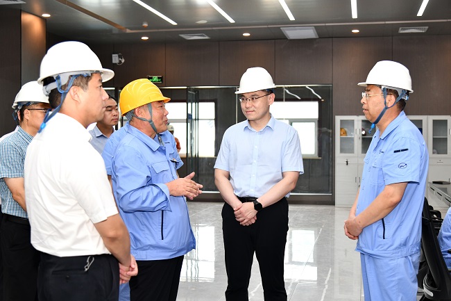 新安縣委書記、縣長王智一行到萬基控股集團調(diào)研