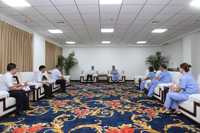 中國銀行洛陽分行黨委書記、行長楊東陽一行到萬基控股集團(tuán)調(diào)研
