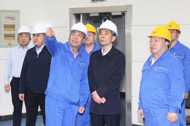 新安縣委副書記、代縣長崔占科到萬基控股集團(tuán)調(diào)研