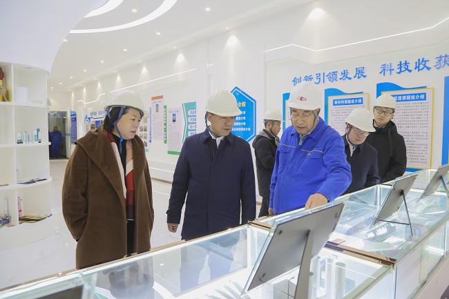 內(nèi)蒙古霍林郭勒市委副書記、市長(zhǎng)嵇海洋一行到萬(wàn)基控股集團(tuán)考察交流